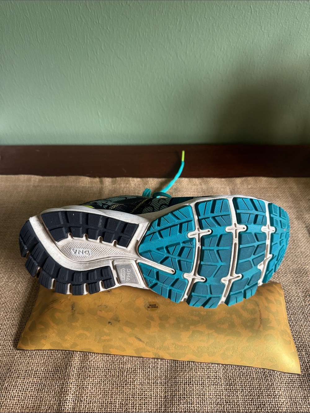 Brooks Ghost 11 Women’s Running Shoes NYC 26.2 Vibrant Comic Pop Design Size 9 - Picture 7 of 11